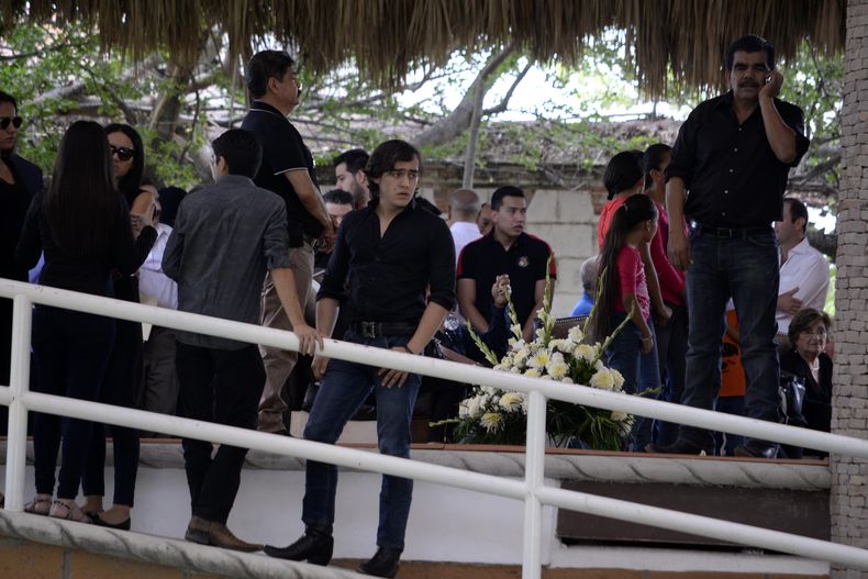 ESP-MUS_JOAN_SEBASTIAN-FUNERAL-2.jpg
