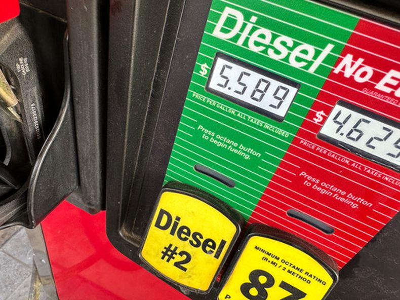 Los precios en una gasolinera en Greenwood Village, Colorado, el 15 de septiembre del 2026. (AP foto/David Zalubowski)