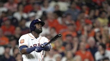 Álvarez pega 2 jonrones, lidera a Astros sobre Angelinos 8-3