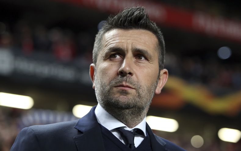 ARCHIVO - El técnico de Dínamo Zagreb Nenad Bjelica previo al partido contra Benfica por la Liga Europa, el 14 de marzo de 2019, en Lisboa. (AP Foto/Armando Franca)