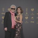 El director de cine Pedro Almodóvar y la actriz Penélope Cruz posan antes de la 38a edición de los Premios Goya en Valladolid, España, el 10 de febrero de 2024. (José Oliva/Europa Press vía AP)