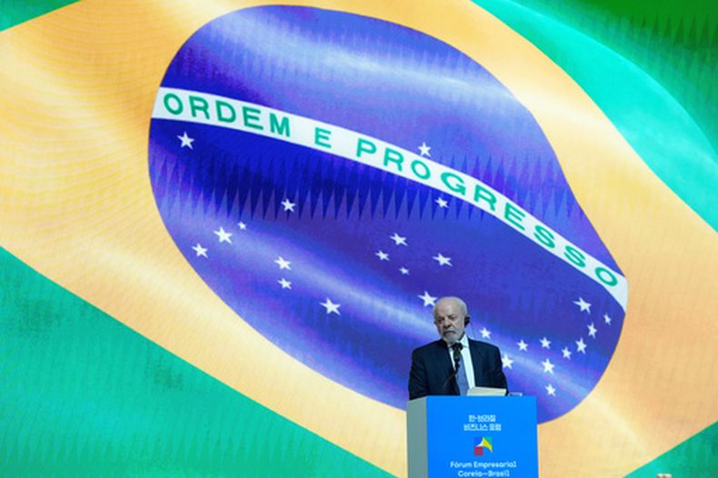 El presidente de Brasil Luiz Inacio Lula da Silva habla en el Foro Empresarial Corea-Brasil en Seúl, Corea del Sur, el lunes 23 de febrero de 2026. (AP Foto/Ahn Young-joon)