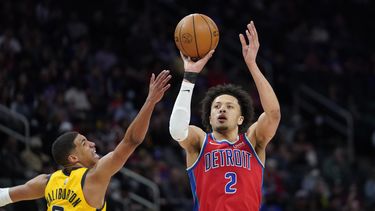 Pistons remontan y se imponen a Pacers