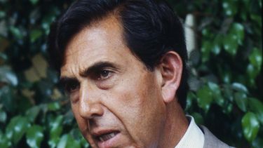ARCHIVO - El candidato del partido mexicano Frente Democrático Nacional Cuauhtémoc Cárdenas habla durante una conferencia de prensa en Ciudad de México, el 6 de julio de 1988. (AP Foto/Valente Cotera, Archivo)