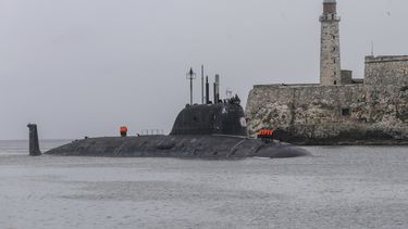 El submarino nuclear ruso Kazán llega al puerto de La Habana, Cuba, el miércoles 12 de junio de 2024. (AP Foto/Ariel Ley)