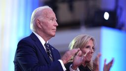 El presidente Joe Biden y la primera dama Jill Biden en una ceremonia durante la cumbre de la OTAN en Washington, el 9 de julio del 2024. (Foto AP/Evan Vucci)