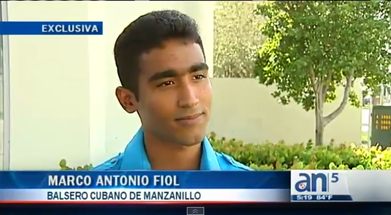 Dos de los balseros cubanos que integraba un grupo de 31 que salieron de manzanillo y que la mitad de ellos murieron en la travesía, llegaron ya a Miami.