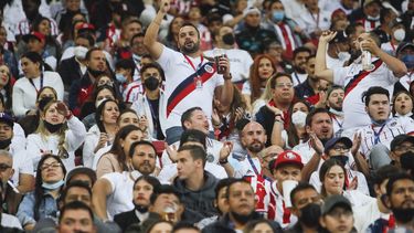 Chivas y Liga MX lamentan la violencia de hinchas en hotel
