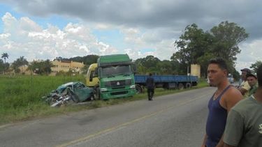 La víctima fatal fue el conductor del Chevrolet, con matrícula P806857.