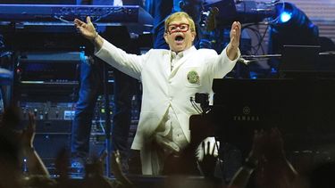 Elton John actúa en la Ciudad de México el viernes 2 de octubre de 2026. (Foto AP/Eduardo Verdugo)