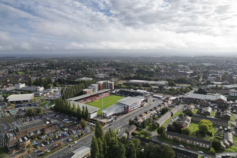 Una fotografía aérea muestra el hipódromo del Wrexham Football Club en Wrexham, Gales, el lunes 7 de octubre de 2024. (Foto AP/Jon Super)
