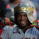 El dominicano Ángel Martínez festeja en la cueva luego de conseguir un grand slam por los Guardianes de Cleveland ante los Medias Blancas de Chicago, el viernes 7 de agosto de 2026 (AP Foto/Melissa Tamez)