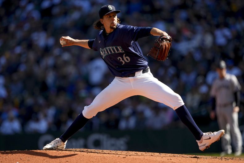 Logan Gilbert, abridor de los Marineros de Seattle, lanza frente a los Yankees de Nueva York en el juego del jueves 19 de septiembre de 2024 (AP Foto/Lindsey Wasson)