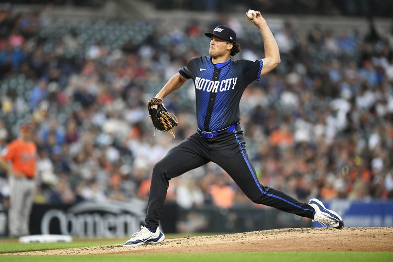 Brant Hurter, relevista de los Tigres de Detroit, lanza ante los Orioles de Baltimore el viernes 13 de septiembre de 2024 (AP Foto/José Juárez)