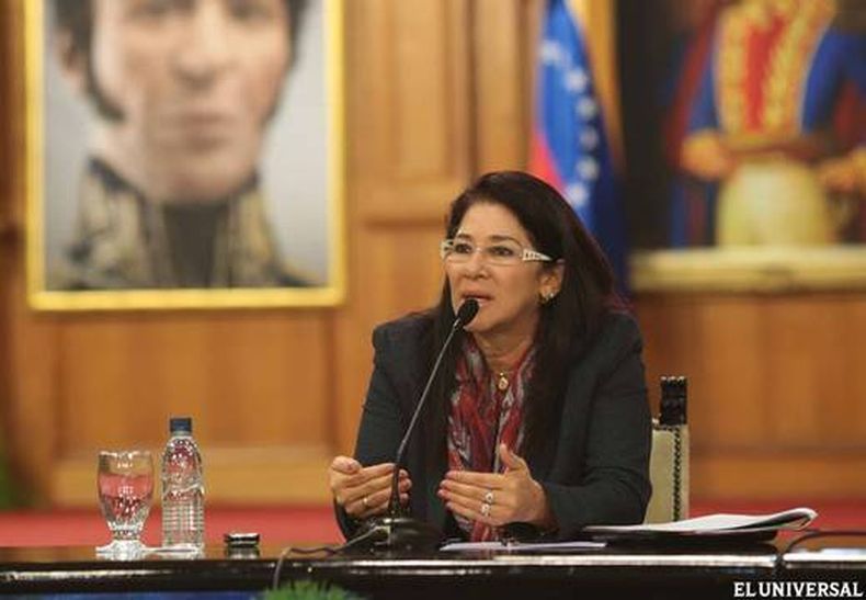 El funcionario fue identificado como Dennys Antonio Cuello Reina de 33 años de edad y se encontraba en su casa, ubicada en el barrio Participación de Santa Rita, cuando cinco delincuentes ingresaron a robar.