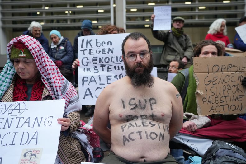 Una protesta de Palestine Action frente a la sede Ministerio del Interior británico en Londres el 24 de noviembre del 2025. (AP foto/Kirsty Wigglesworth)