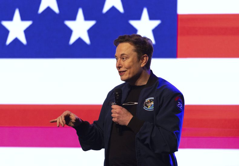 Elon Musk habla durante un evento el domingo 30 de marzo de 2025, en Green Bay, Wisconsin. (AP Foto/Jeffrey Phelps)