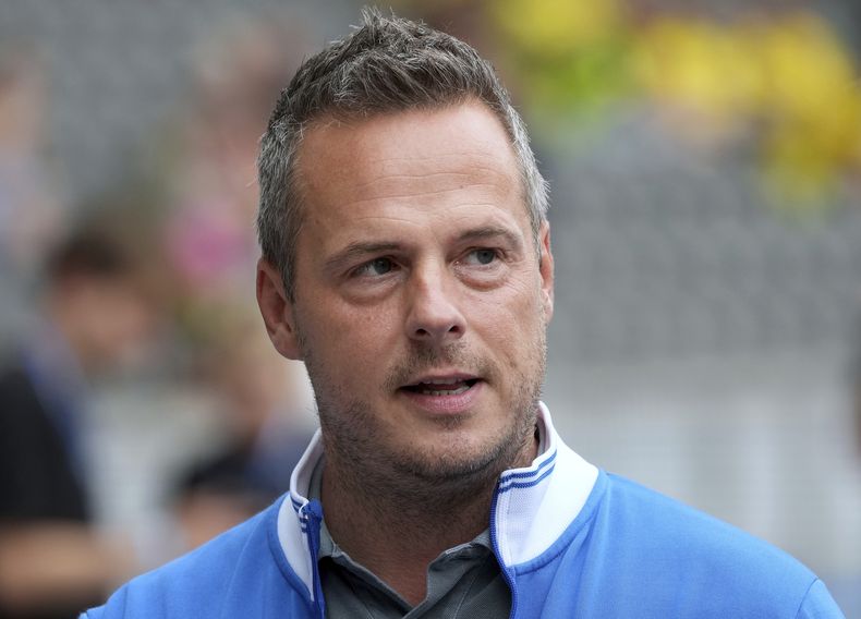 ARCHIVO - El presidente del Hertha Berlín Kay Bernstein previo al partido contra Borussia Dortmund en la Bundesliga, el 27 de agosto de 2022, en Berlín. Hertha informa el martes 16 de enero de 2024 que Bernstein falleció inesperadamente. (AP Foto/Michael Sohn)