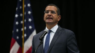 el gobernador pedro pierluisi defiende sus expresiones sobre los bomberos y policias