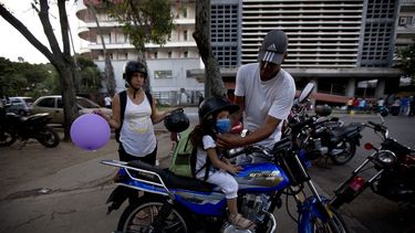 Un raspón pone en jaque la vida de una niña venezolana