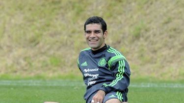 americateve | Foto de archivo del 17 de noviembre de 2013 en la que aparece el defensor mexicano Rafael M&aacute;rquez durante un entrenamiento de su selecci&oacute;n nacional en Wellington, Nueva Zelanda. M&aacute;rquez acaba de fichar con el Verona de Italia. (AP Fot