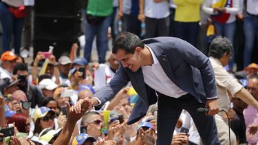 Venezuela: Guaidó denuncia bloqueo de caminos, cancela acto