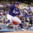 Julio Urías tendrá grandes zapatos que llenar con Dodgers