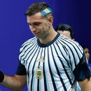 El arquero argentino Emiliano Martínez en el calentamiento previo al partido contra Egipto en los octavos de final del Mundial, el martes 7 de julio de 2026. (AP Foto/Erik S. Lesser)