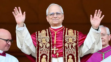 raices hispanas en el vaticano: el nuevo papa leon xiv nacio en chicago y crecio entre musica, fe y sacrificio familiar