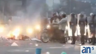 americateve | Maduro dará más información sobre la denuncia de conspiración de tres generales de la Aviación Venezolana que pretendían "un golpe de Estado". "Cueste lo que cueste nuestro pueblo tendrá su comida y nuestros niños lo que necesitan". A