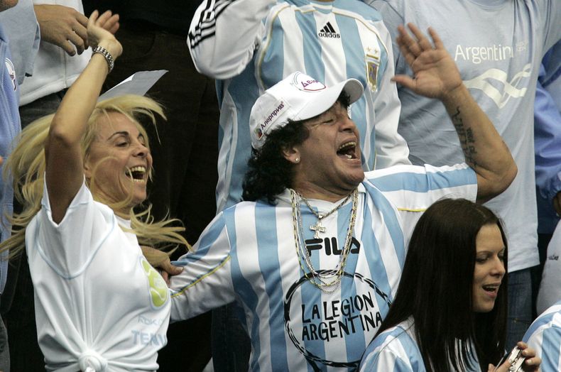 DEP-FUT_MARADONA-EXESPOSA_DEMANDA-0.jpg