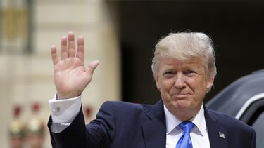 presidente donald trump participa en los actos de la toma de la bastilla en francia