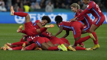 Las jugadoras de Panamá celebran el gol de Marta Cox para abrir el marcador en el partido contra Francia en el Mundial femenino, el miércoles 2 de agosto de 2023, en Melbourne, Australia. (AP Foto/Mark Baker)