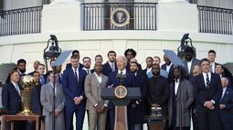 El presidente de los Estados Unidos Joe Biden habla durante un evento para celebrar el campeonato de los Celtics de Boston en la Casa Blanca el jueves 21 de noviembre del 2024. (AP Foto/Susan Walsh)