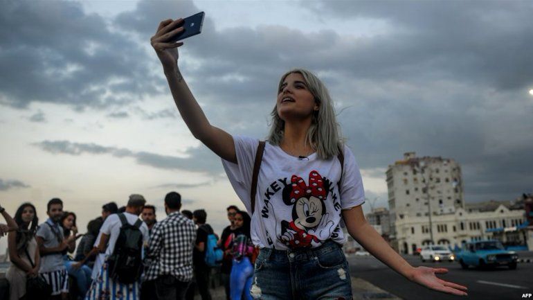 Con años de retraso y censurado: Cuba anuncia servicio de internet en móviles