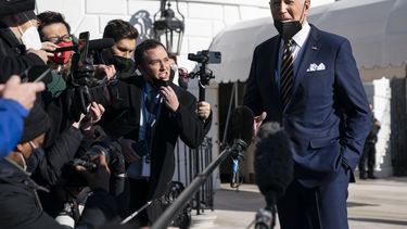 Biden enviará más test COVID a escuelas para evitar cierres