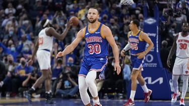 Randle y Knicks suman 1er triunfo en gira, vencen a Warriors