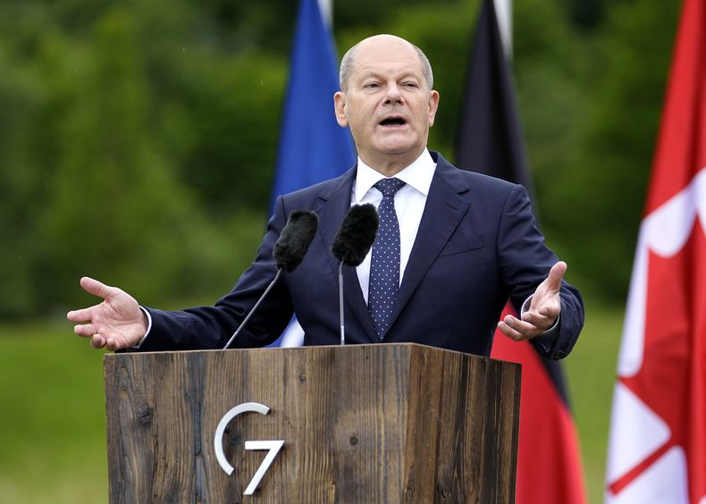 EUR-GEN ALEMANIA-CANCILLER-RESPUESTA A PERIODISTA