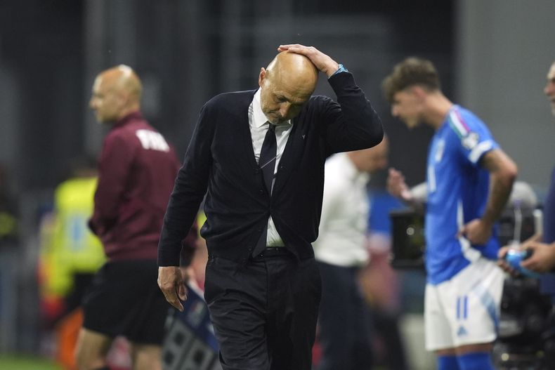 El entrenador de la selección italiana Luciano Spalletti durante el duelo de la eliminatoria a la Copa Mundial ante Moldavia el lunes 9 de junio del 2025. (Massimo Paolone/LaPresse via AP)