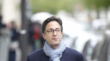 americateve | El asesor pol&iacute;tico de la presidencia francesa Aquilino Morelle, en Par&iacute;s, el 9 de mayo del 2012. Morelle renunci&oacute; el viernes 18 de abril del 2014 despu&eacute;s que se ventilaron versiones sobre un conflicto de intereses.(AP Foto/Thib