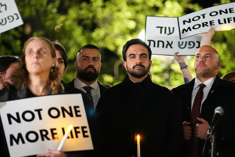 El alcalde de la ciudad de Nueva York Zohran Mamdani asiste a un evento para conmemorar el tercer aniversario de los ataques del 7 de octubre en Israel, en Nueva York, el 7 de octubre del 2026. (AP foto/Frank Franklin II)