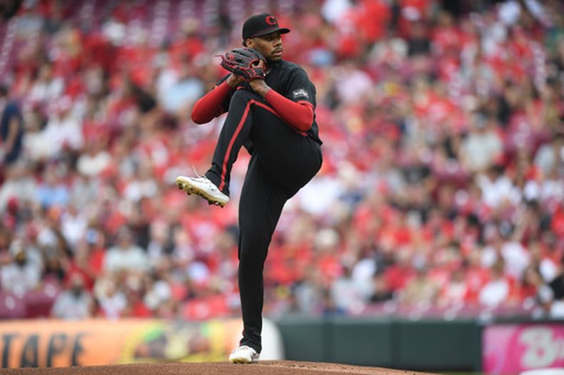 El lanzador de los Rojos de Cincinnati, Hunter Greene, lanza durante la primera entrada de un partido de béisbol contra los Piratas de Pittsburgh, el viernes 31 de julio de 2026, en Cincinnati. (Foto AP/Tanner Pearson)