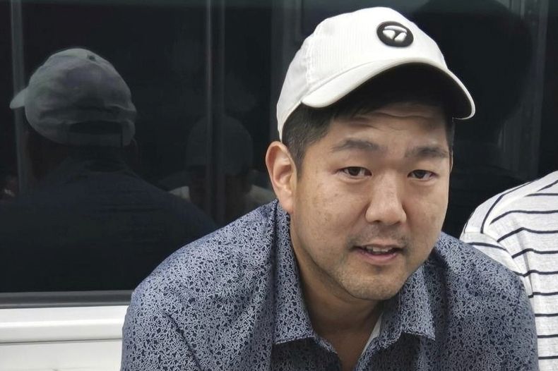 En esta imagen, proporcionada por su familia en 2025, aparece Tae Heung Will Kim, residente legal permanente de Estados Unidos, detenido por autoridades de migración en el Aeropuerto Internacional de San Francisco en julio de 2025. (Foto familiar vía AP)