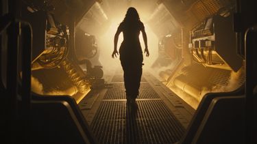 Esta imagen difundida por 20th Century Studios muestra a Isabela Merced en una escena de Alien: Romulus. (20th Century Studios vía AP)
