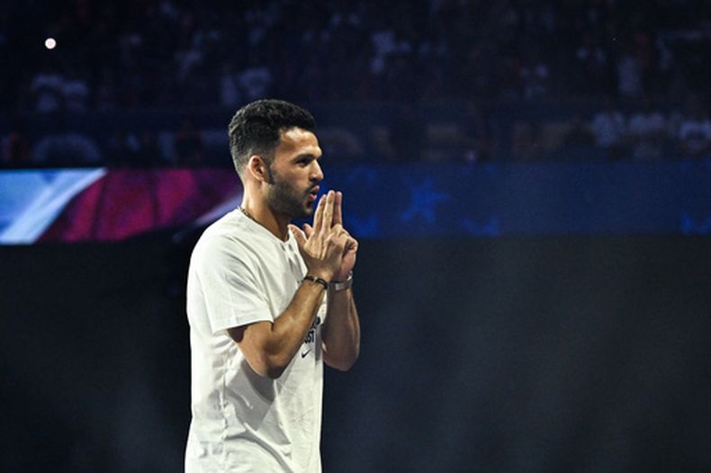 Gonçalo Ramos del Paris Saint Germain celebra en el estadio Parc des Princes tras ganar la final de la Liga de Campeones ante el Arsenal en Budapest el domingo 31 de mayo del 2026. (AP Foto/Emma Da Silva)