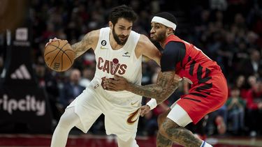 Cavaliers vencen a Blazers 119-113 en reaparición de Rubio