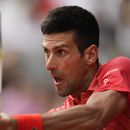 Novak Djokovic devuelve ante Casper Ruud durante la final del Abierto de Francia, el domingo 11 de junio de 2023, en París. (AP Foto/Thibault Camus)