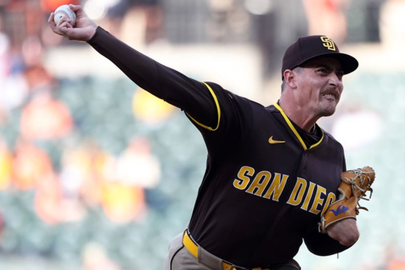 Ron Marinaccio, lanzador de los Padres de San Diego, trabaja durante la novena entrada del juego de béisbol de Grandes Ligas contra los Orioles de Baltimore, el sábado 13 de junio de 2023, en Baltimore. (AP Foto/Daniel Kucin Jr.)