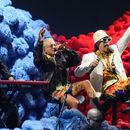 Paco Amoroso, izquierda, y Ca7riel durante su presentación en los Latin Grammy 2025 el jueves 13 de noviembre de 2025 en el MGM Grand de Las Vegas. (Foto AP/Chris Pizzello)