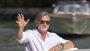Daniel Craig a su llegada a la conferencia de prensa de la película Queer durante la 81a edición del Festival de Cine de Venecia en Venecia, Italia, el martes 3 de septiembre de 2024. (Foto Vianney Le Caer/Invision/AP)